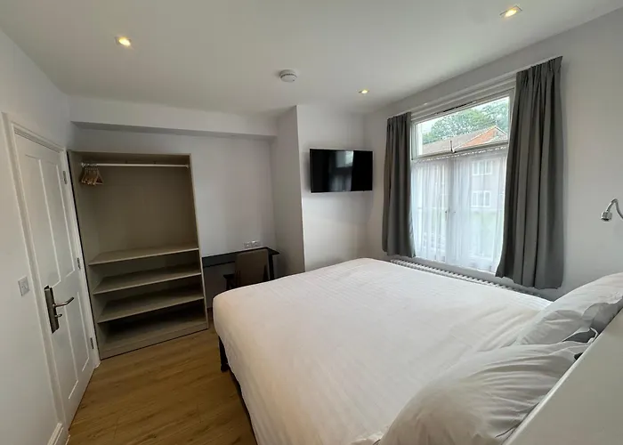 Brentwood Hotel