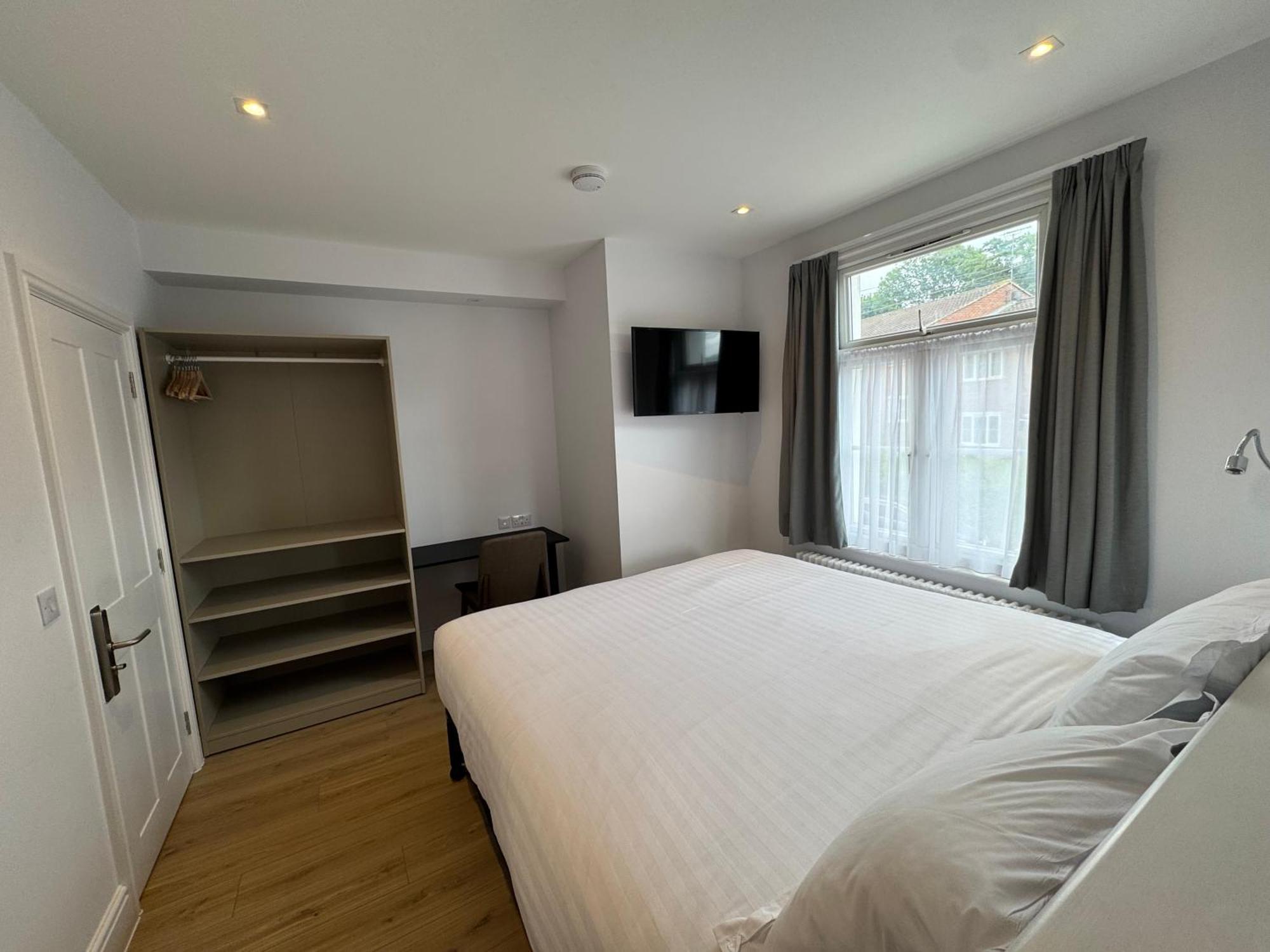 Brentwood Hotel 3*